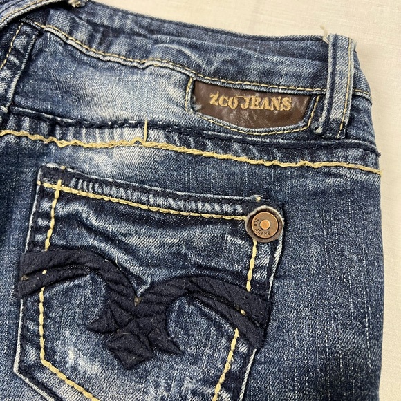 Zco Jeans Premium Juniors Denim Boot Cut Embroidered Size 3 Flap Pockets - Picture 14 of 14
